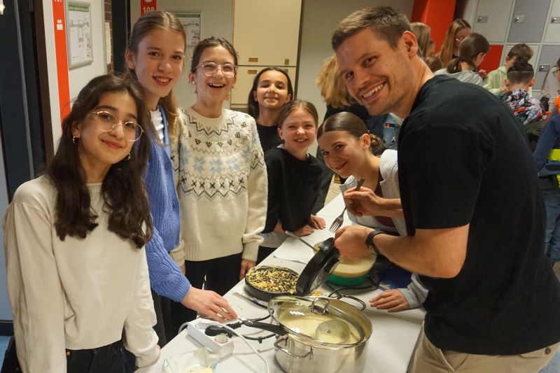 Erster Weihnachtsmarkt am GGG – neue Idee der SV überzeugt und stimmt festlich