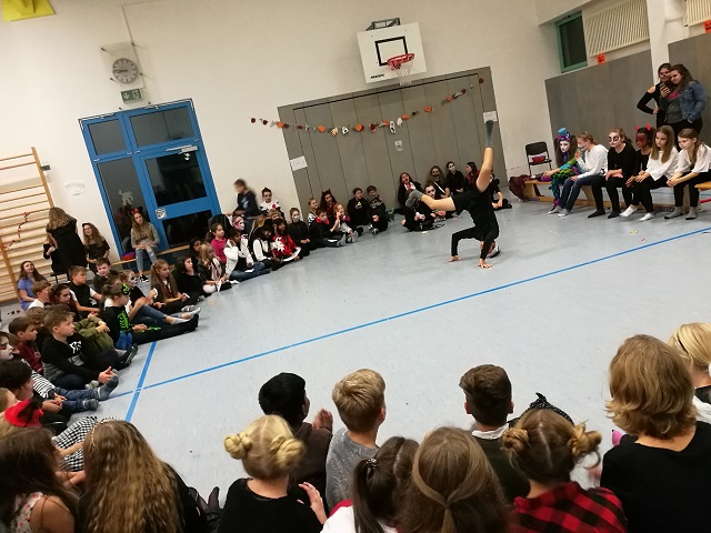 Breakdancer Jakob Yüksel in Aktion